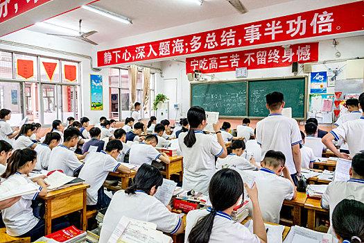 重庆高中复读生高考报名去哪咨询,高考复读生回户籍所在地报名